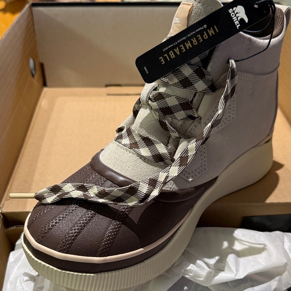 Sorel Shoes - Sorel Ankle Boots in Brown and Cream